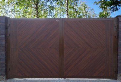 Распашные ворота из сэндвич-панелей